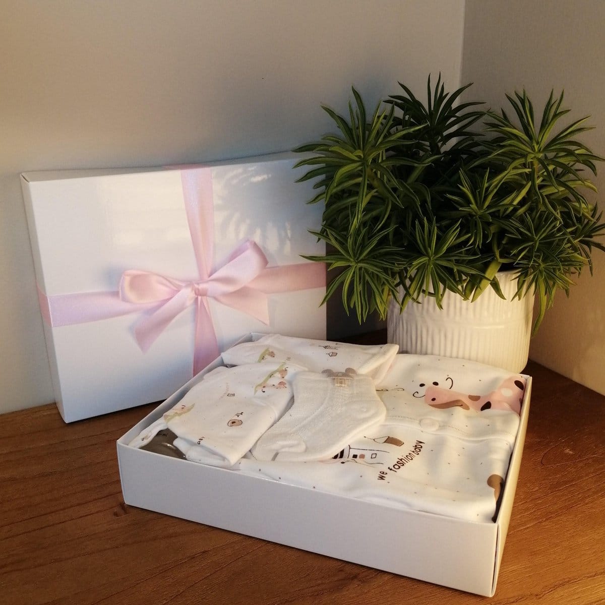 Baby Pakket Medium - Roze - Cartoon animal - Zwangerschap - Geboorte cadeau - Kraamcadeau - Kraammand - Kraampakket