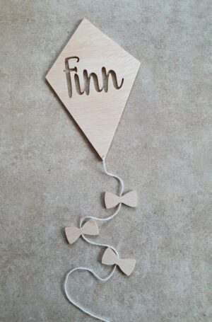 Gepersonaliseerd Cadeau - Vlieger met naam - Houten vlieger - Persoonlijk kraamcadeau - Baby - Geboorte