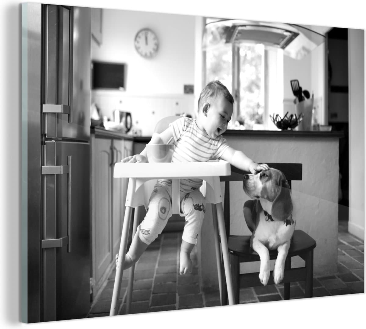 Glasschilderij - Baby in kinderstoel aait een hond - zwart wit - 180x120 cm - Acrylglas Schilderijen - Foto op Glas