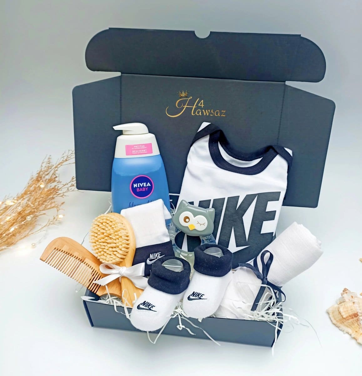 Kraamcadeau 7 stuks - Babykleding - Houten kam en borstel - Hawsaz.nl cadeau - Rompertje - Babyverzorging - Gepersonaliseerd met naam - Kraampakket - Bijtring - Geboortecadeau - Gepersonaliseerd - Genderneutraal baby cadeau - Babygeschenkset